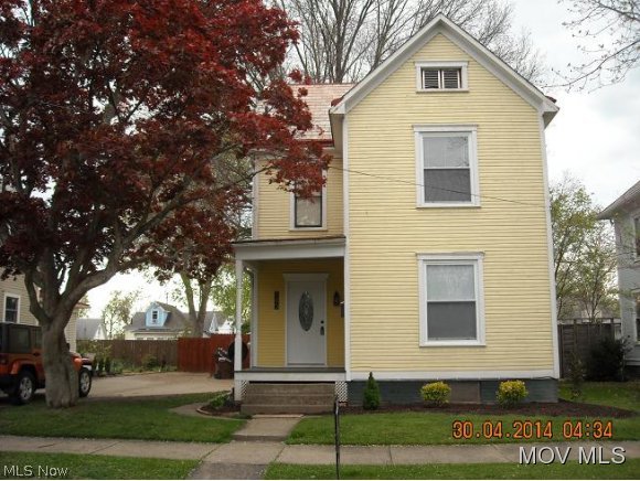 Updated beautiful kitchen,den, second floor bath. All new windows except for 3. Charming entrance/foyer with new front door.Non-working fireplaces. Elem: Phillips Elementary School Elem/Bus: Y JrHigh: Marietta Middle School School JrHigh/Bus: Y High: Marietta High School High/Bus: Y Fire: CIT Police: CTY PossFreeGas: N ;SQFT=Fin L1:940, Fin L2:552, Fin Above:1492, Fin Total:1492, Unfin Above:552;PRKG= Off Street
