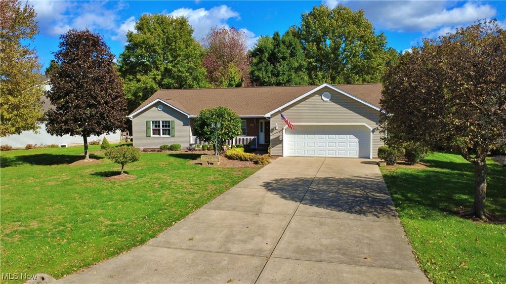 Photo of 400 Spring Valley Drive, Zanesville, OH 43701 (MLS # 5165916)