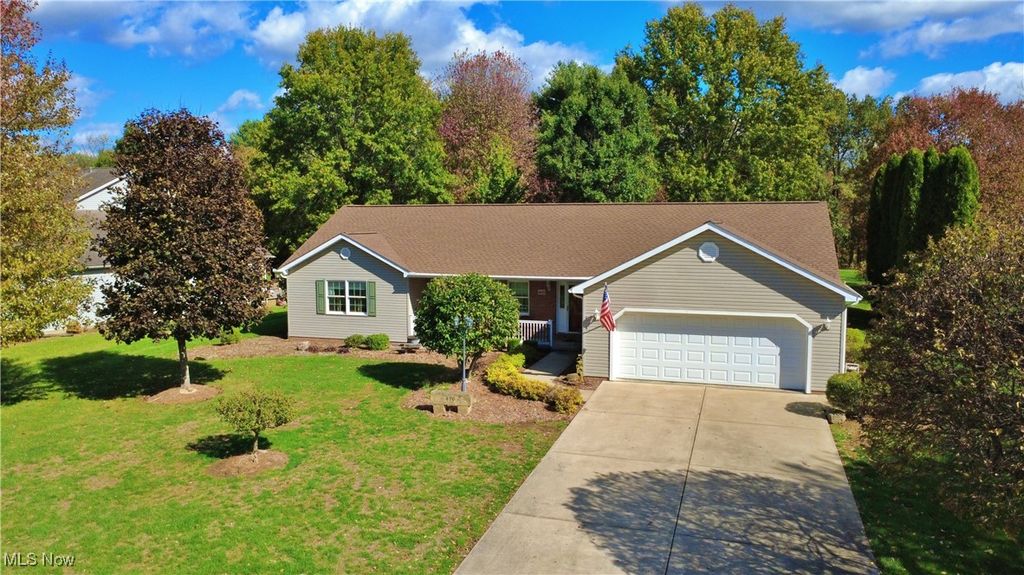 Photo of 400 Spring Valley Drive, Zanesville, OH 43701 (MLS # 5165916)