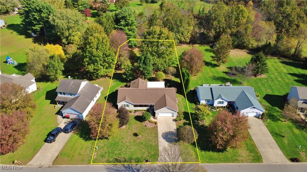 Photo of 400 Spring Valley Drive, Zanesville, OH 43701 (MLS # 5165916)