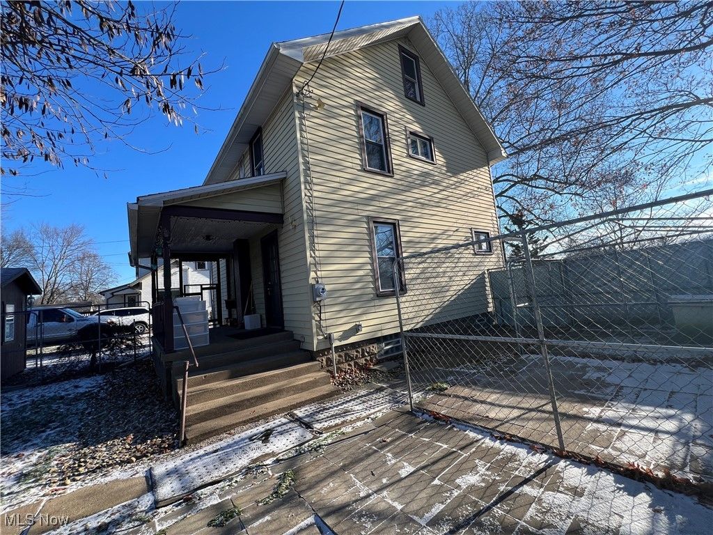 Photo of 11238 Center Drive NE, Sandyville, OH 44671 (MLS # 5177657)