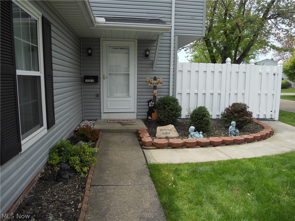 Beautiful Townhouse Features Newer Kitchen, Flooring, Baths, Windows and Doors. Some Newer Lighting Fixtures and Fans. Newer Carpeting installed May 2017. All Appliances included!!
Washer and Dryer replaced 2016. Upstairs Bath has Double Bowl Vanity! Plenty of Closet Space! Glass Sliding Doors Open to Private Patio with Indoor/Outdoor Carpet! Interior Recently Painted. Nicely Landscaped! Plus one Car Attached Garage ! This is a Must See Condo!! Complex offers Pool, Playground, and Community Center.
Close to Parks, Shopping Restaurants, etc..