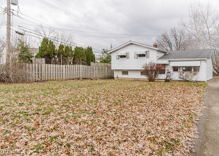 596 Terrace Plz Plz, Willowick, Ohio image 3