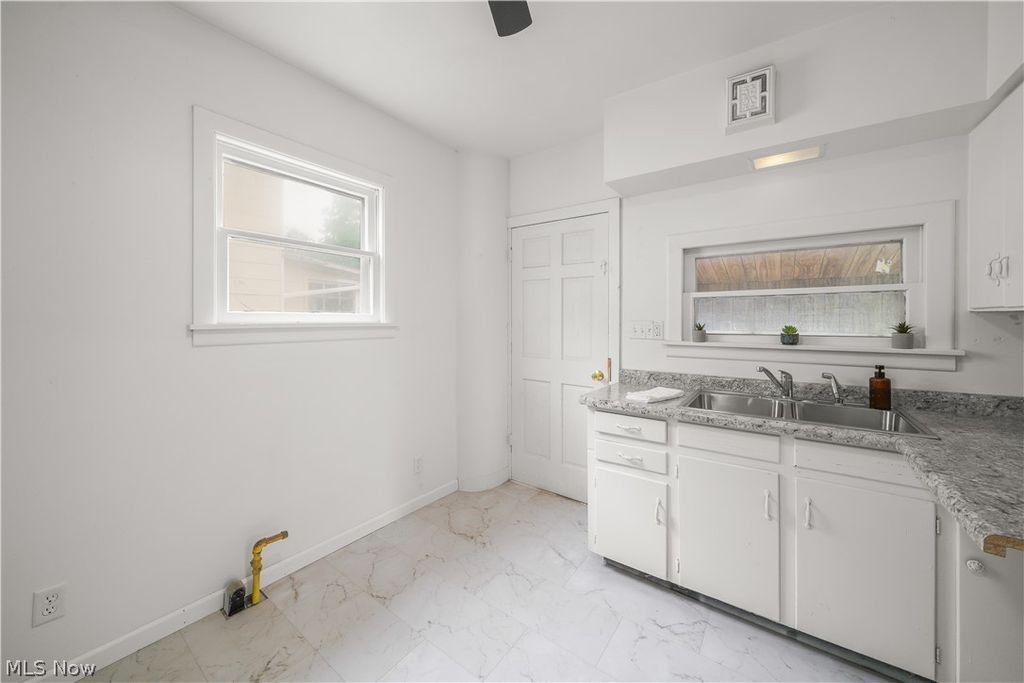 Photo of 642 Parkman Road NW, Warren, OH 44485 (MLS # 5208046)