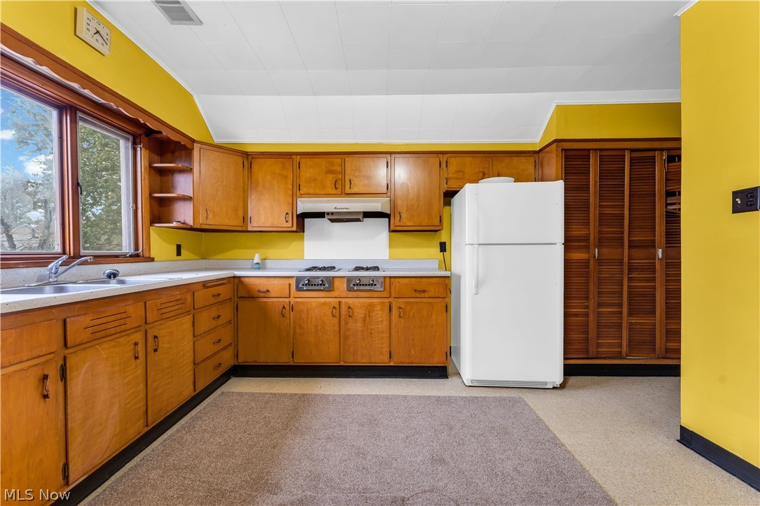 Elwell & Marvins - Residential Lease