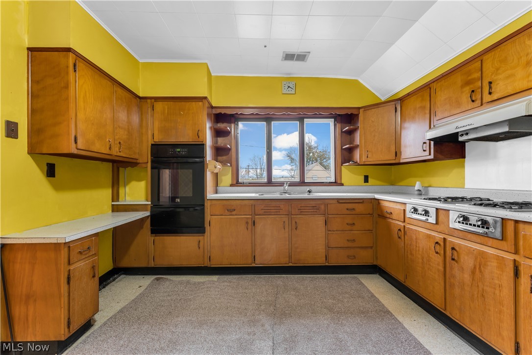 Elwell & Marvins - Residential Lease