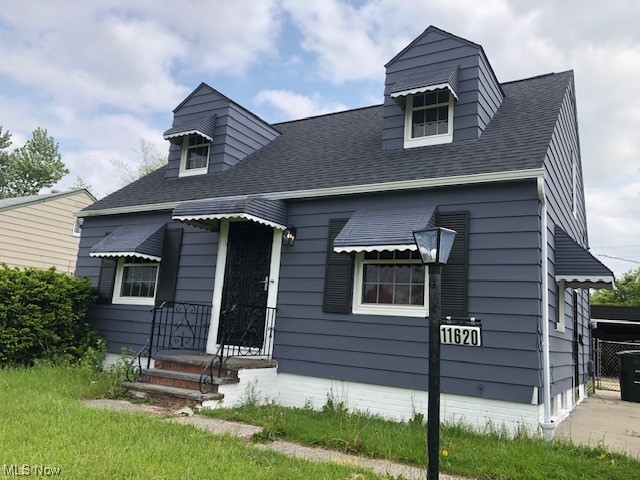 Charming 3-bedroom house in the southeast of Cleveland. This clean and well-maintained property features a recently renovated kitchen and bath. It offers a detached car garage and a fenced yard for privacy and security. The house is perfect for a family looking for a comfortable and updated living space.