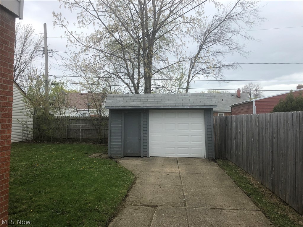 Ford Realty Co Liberty 04 - Residential