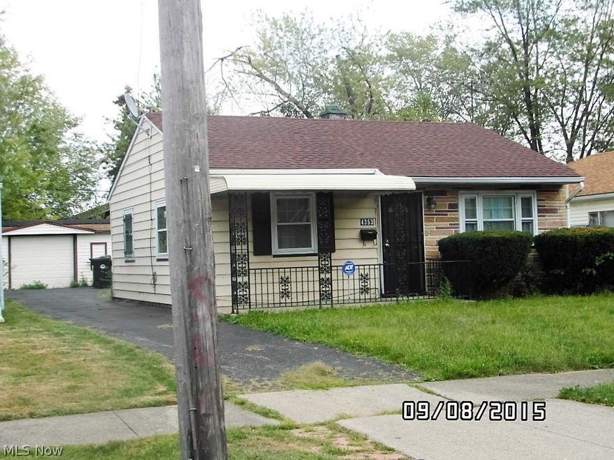 Nice well kept ranch style home great move in condition, great for a small family or single person
nice aluminum siding roofing in good condition and windows and furnace good. one car garage.