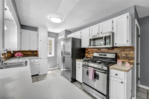 Tiny photo for 517 Gulf Road, Elyria, OH 44035 (MLS # 5220636)