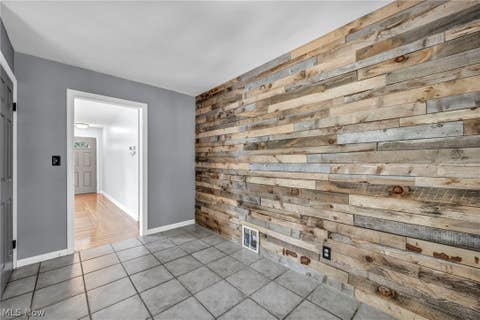 Tiny photo for 517 Gulf Road, Elyria, OH 44035 (MLS # 5220636)