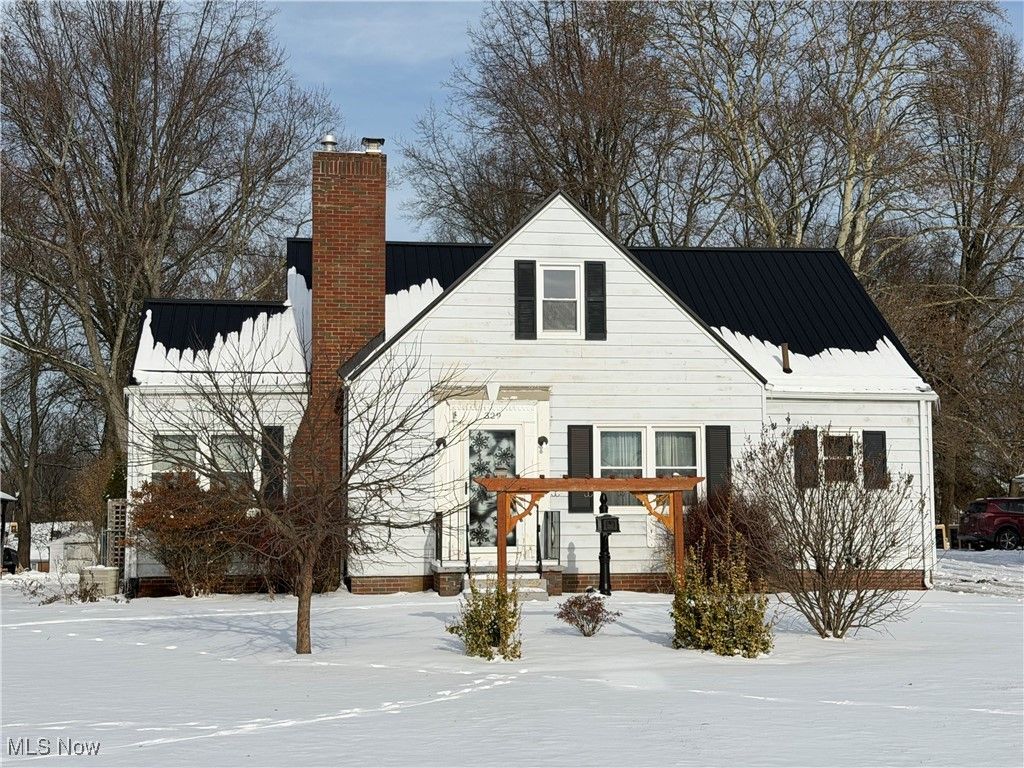 Photo of 329 37th Street NW, Canton, OH 44709 (MLS # 5177256)