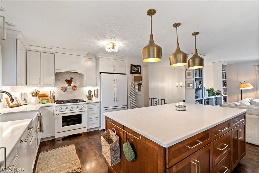 Photo of 5642 Grand Place, Willoughby, OH 44094 (MLS # 5188304)