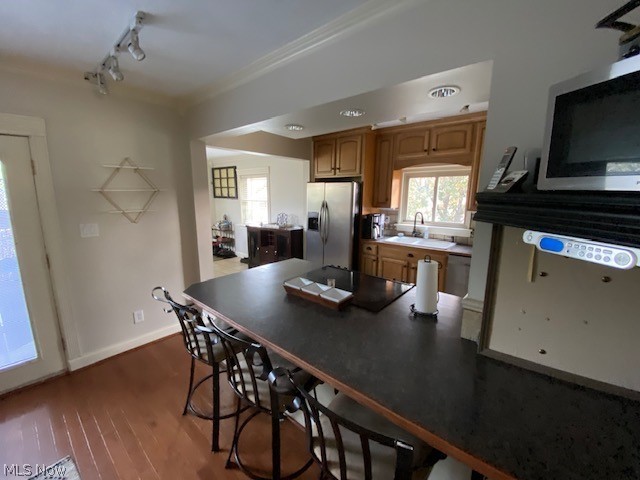 Main image without alt text