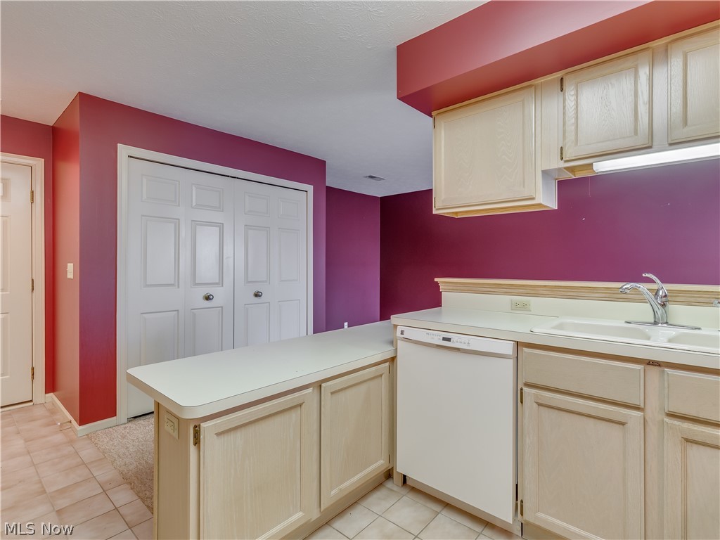 Shady Hollow Condominiums - Residential