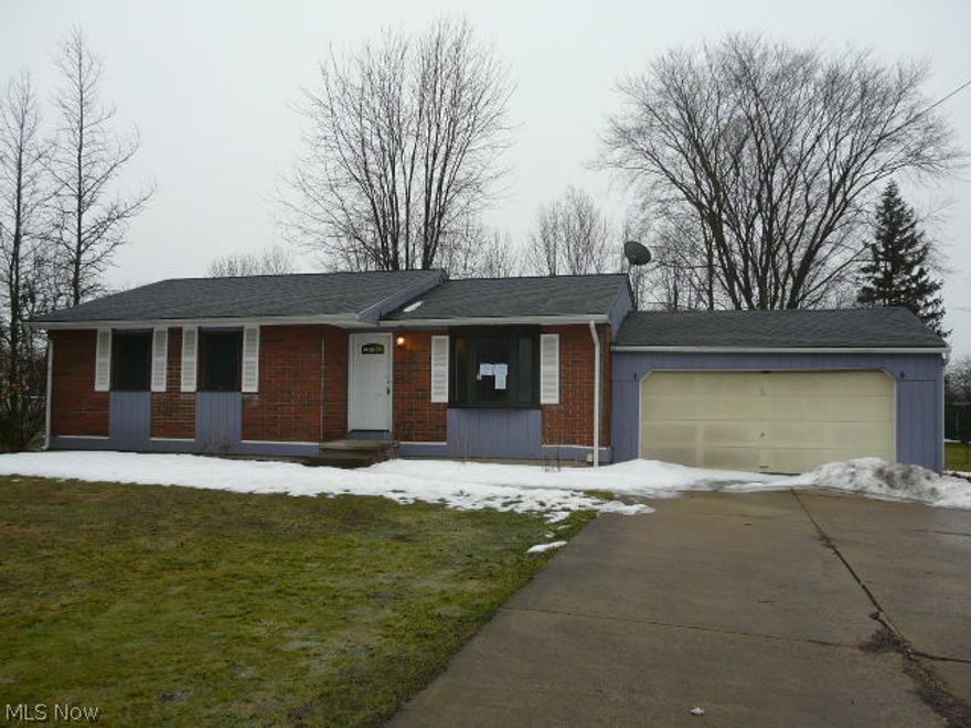 Ranch with 3 bedrooms, 1.1 bathrooms & 2 car attached garage.   Owner Occupant bidding period through 3/26/15.  Not open to investors until 4/1/15.  Case # 412-686514. HUD Owned Property - sold AS-IS, ask your agent how to submit offer. Great Value! Buyer is responsible for due diligence + inquiry of all property information/condition. Buyer is responsible for cost/completion of any/all inspections and is to assume any/all violations.