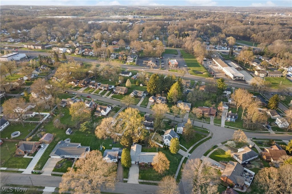 Photo of 1807 Wicliff Avenue NE, Massillon, OH 44646 (MLS # 5200549)