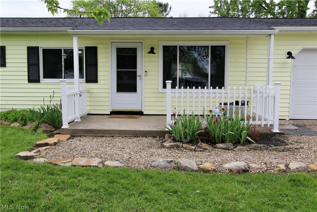 Photo of 2042 Byron Drive, Brunswick, OH 44212 (MLS # 5196335)