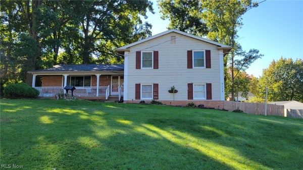 8524 SLEEPY HOLLOW DR NE, WARREN, OH 44484 - Image abdbf8d6fda5f0abb05b0805596c2d2f/2610643667