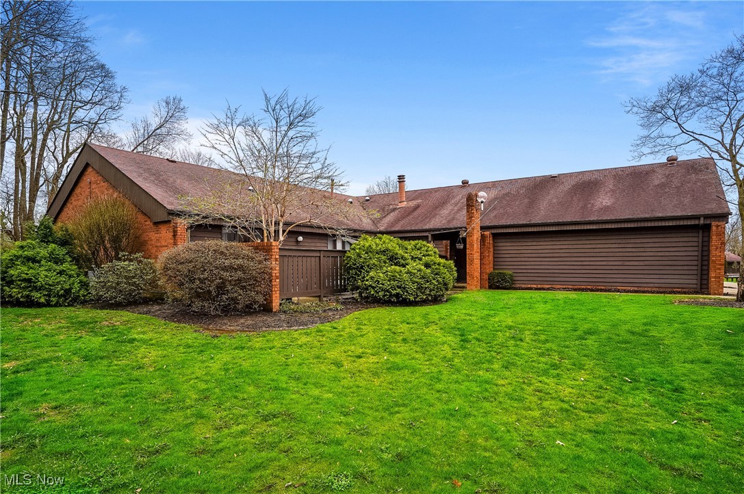 538 Greenbriar Drive, Ravenna, Ohio image 2