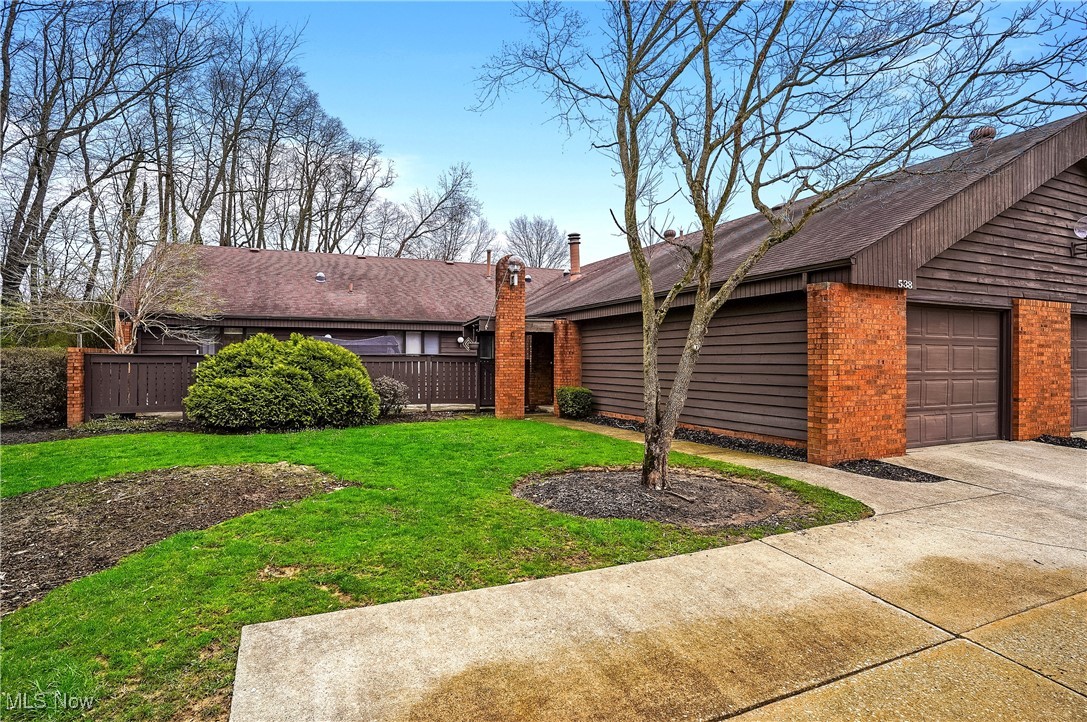 538 Greenbriar Drive, Ravenna, Ohio image 1