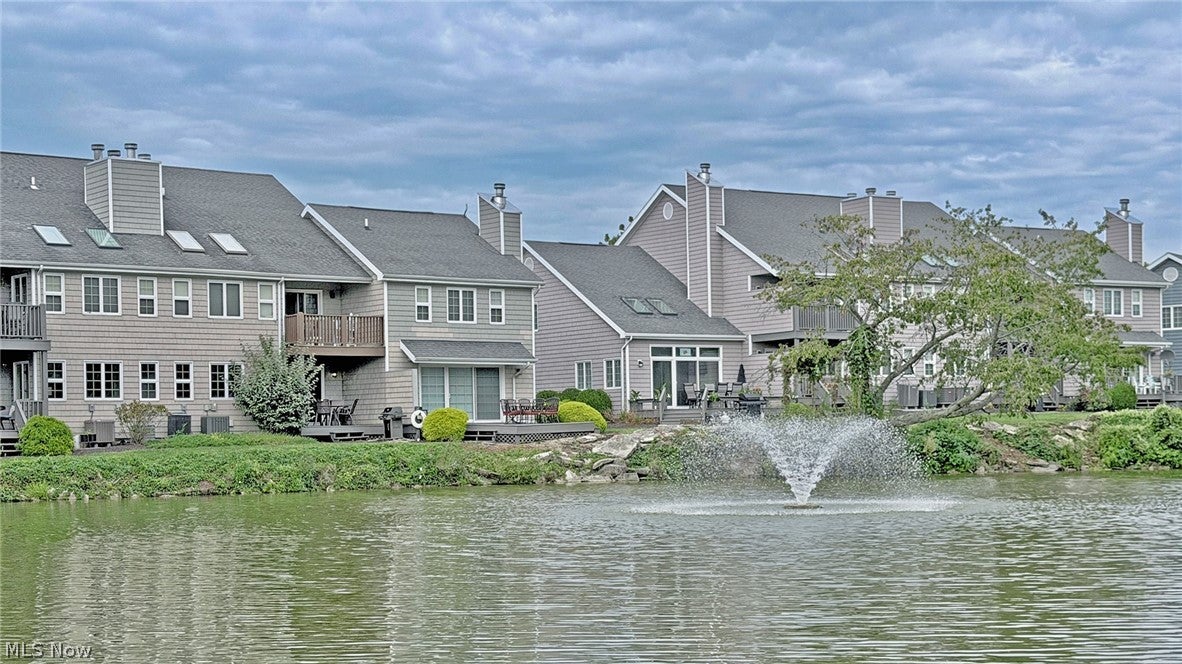 111 W Lakeshore 4B