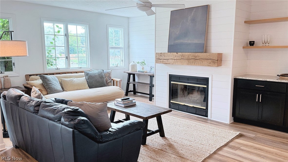 111 W Lakeshore 4B