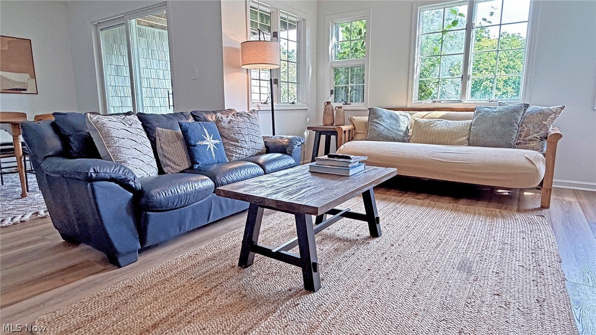 111 W Lakeshore 4B