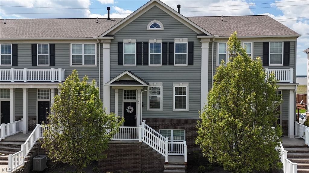 Photo of 6144 N Pointe Drive, Pepper Pike, OH 44124 (MLS # 5207804)