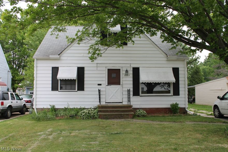 Super cute single family home close to shopping and public transportation. Finished basement area great for entertaining. Easy application process