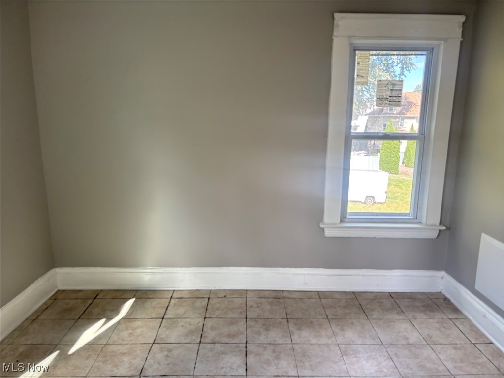 E Q Potters Sub - Residential Lease