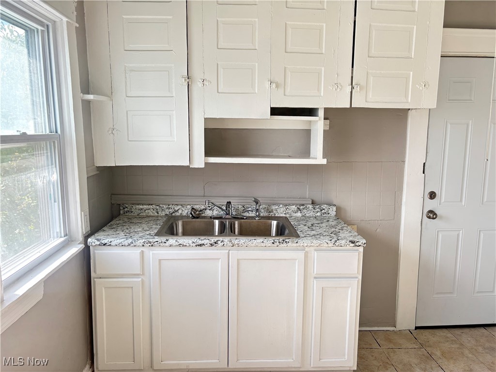 E Q Potters Sub - Residential Lease