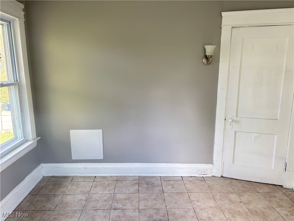 E Q Potters Sub - Residential Lease