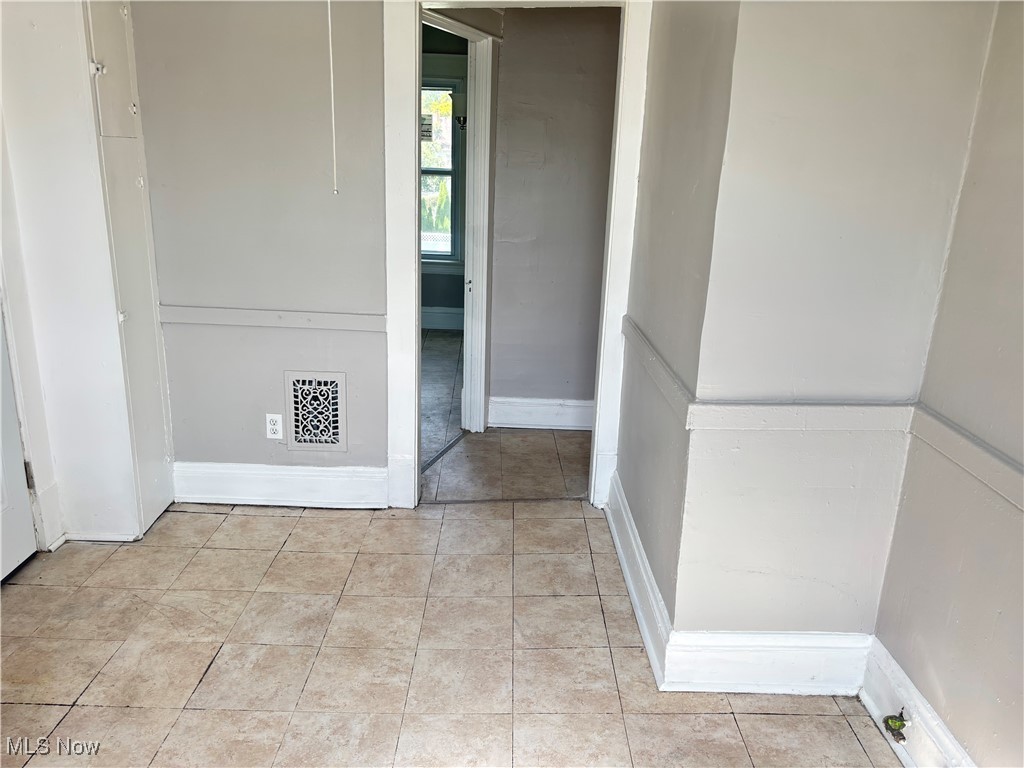 E Q Potters Sub - Residential Lease