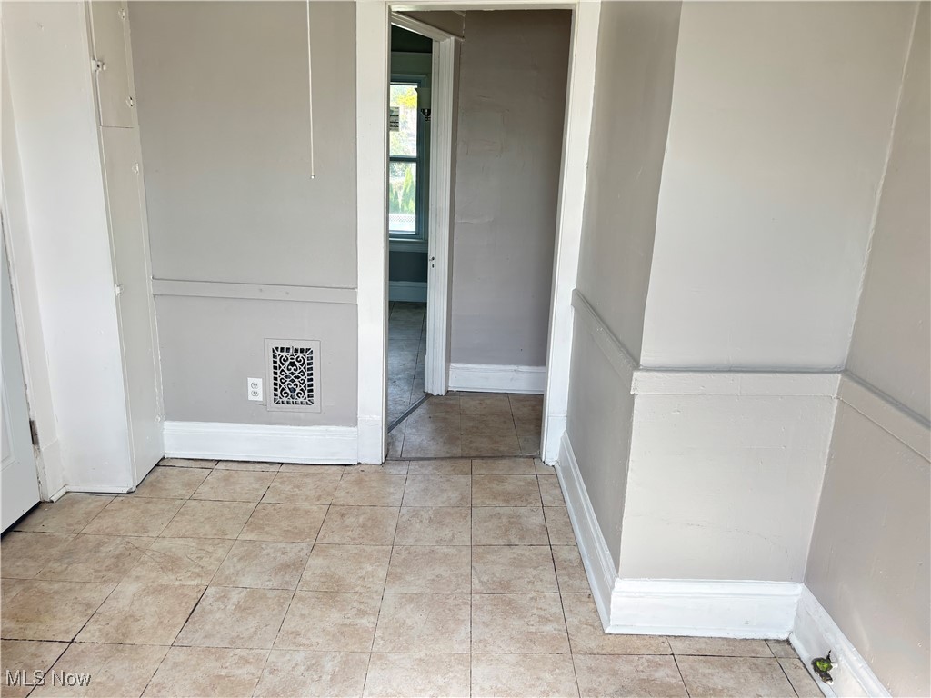 E Q Potters Sub - Residential Lease