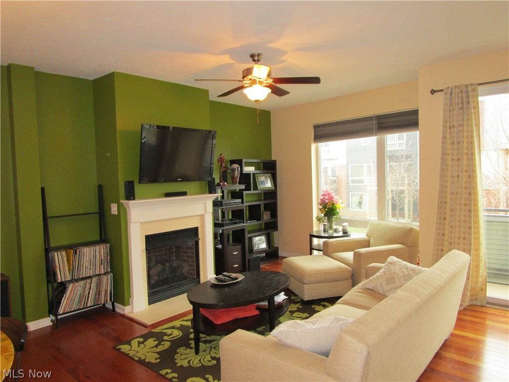 Battery Park Twnhms Condo - Residential