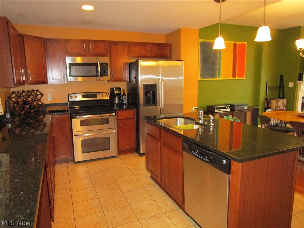 Battery Park Twnhms Condo - Residential