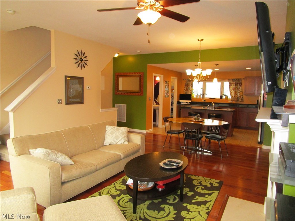 Battery Park Twnhms Condo - Residential