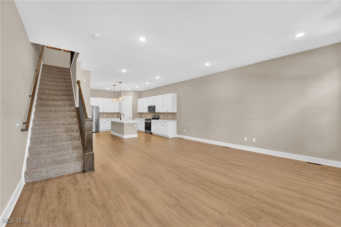 Mills Pointe Clstr Home Sub - Residential