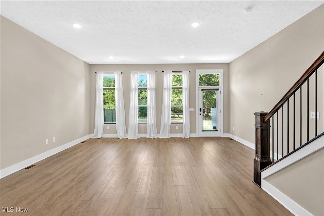 Mills Pointe Clstr Home Sub - Residential