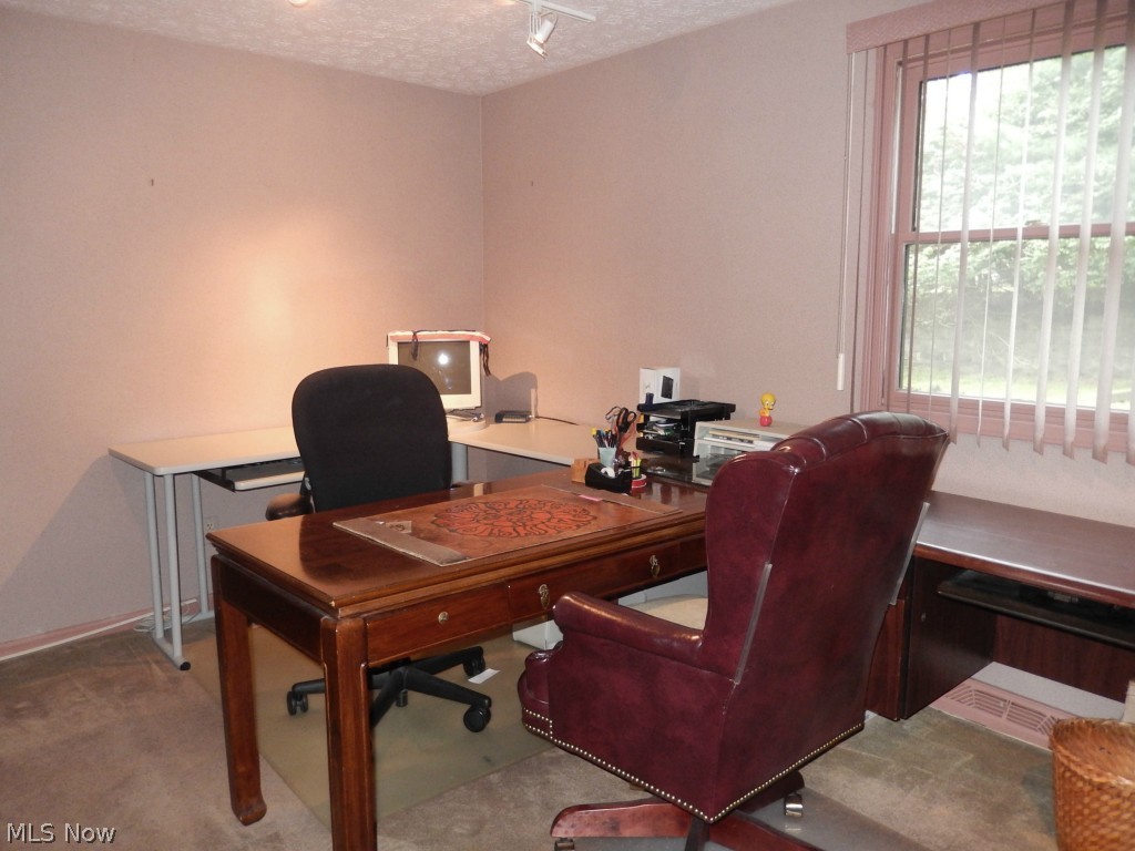 Acres 01/Mike Hewkos - Residential