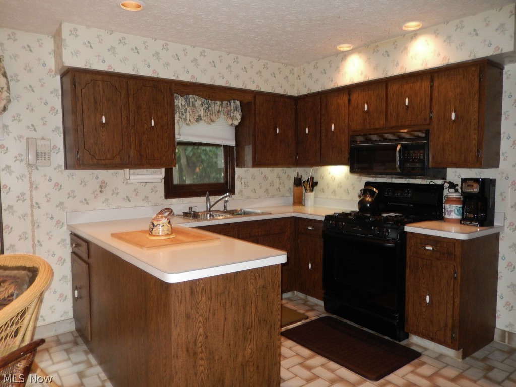 Acres 01/Mike Hewkos - Residential