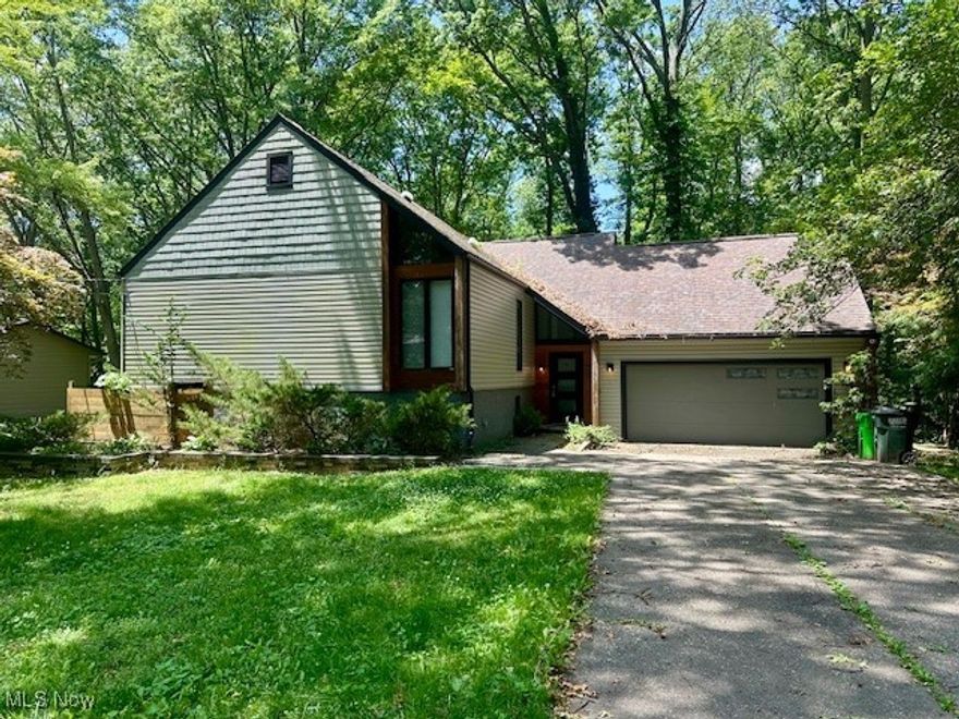 Lovely open concept floor plan bi level available for rent in Tallmadge!  Spacious kitchen and main living room open to the large back deck with with views of the beautiful wooded lot. 3 bedrooms on the main level and a 4th bedroom in the walk out lower level. Primary bedroom features a large walk in closet and an en suite bathroom. Amazing walk out lower level overlooks the woods and has a family room, a full bath, laundry room and lots of storage space. Rental Qualification Checklist:
-Credit score: 600+ 
-No recent bankruptcy.
-No eviction history & no criminal history (involving sex, drugs or violence)
-Stable employment (must provide current pay stubs)
-Monthly gross income must be at least 2.5 X Monthly Rent
-First months rent, security deposit, renters insurance, and transferred utilities required prior to move in.
-If you like the property and wish to apply it is a $50 app fee per adult occupant.