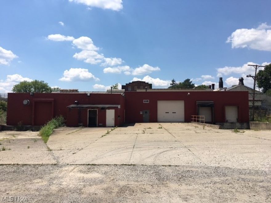Approximately 42,667 sq. ft. Light Manufacturing Commercial Building.  Freestanding. 7 parcels totaling approximately 1.87 Acres on rail line.  14 ft to 22ft ceilings, 1 drive in door, 2 loading docks, heavy power, 25 + on site parking spaces.  2000-6000 sq. ft. of Office Space. Air conditioning in office only.

Additional parcel:  31-366-24-00-107-000

Also known as 635 S. Prospect Street, Ravenna