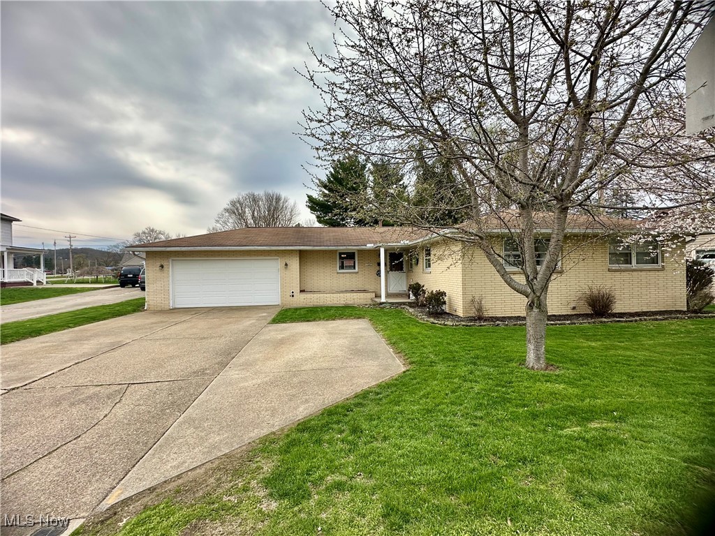 1306 Eastport Avenue, Uhrichsville, Ohio image 1
