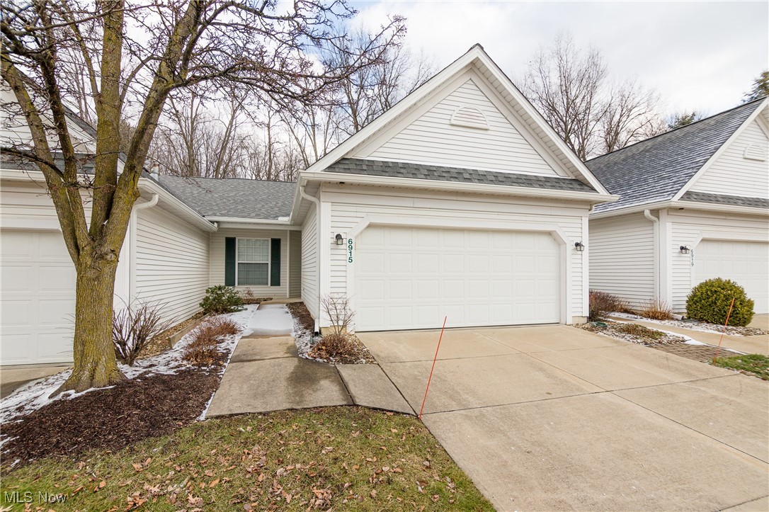 6915 Savannah Drive, North Ridgeville, Ohio image 1