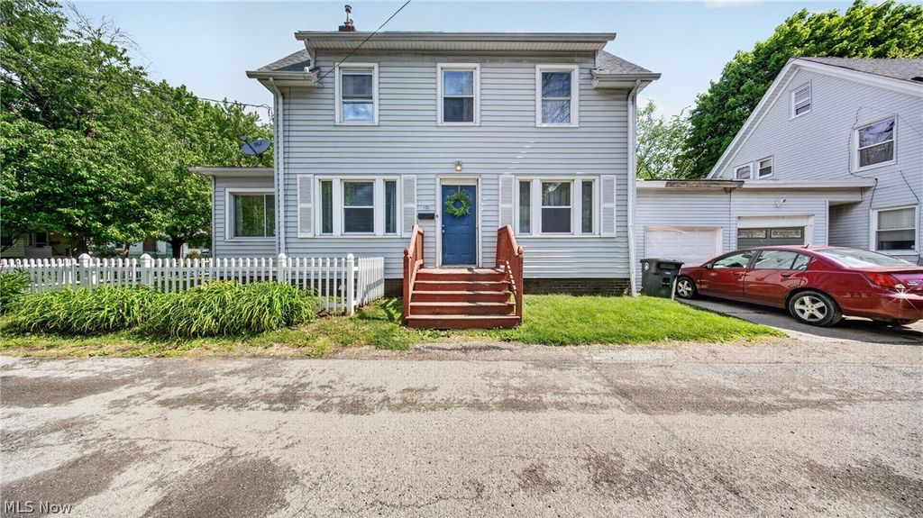 Photo of 135 Byers Avenue, Akron, OH 44302 (MLS # 5208427)