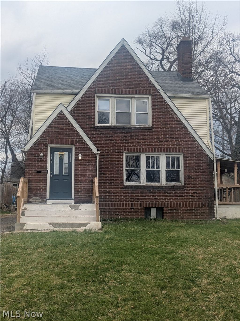 Photo of 142 W Philadelphia Avenue, Youngstown, OH 44507 (MLS # 5196756)