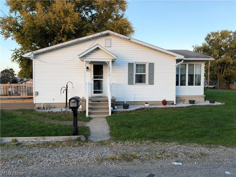 Photo of 113 Maple Street, Hebron, OH 43025 (MLS # 5255866)