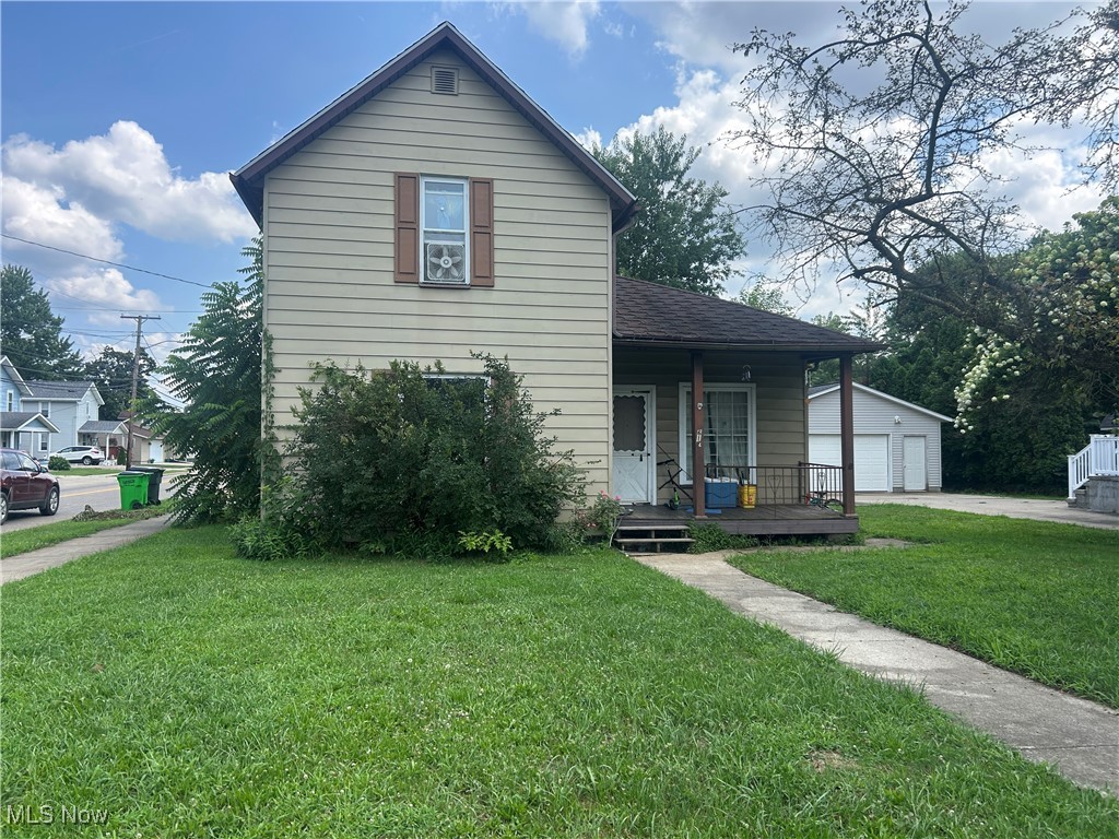 Excellent investment opportunity or perfect fixer-upper for a family home! This property offers a convenient first-floor bedroom, full bath, and laundry. With great potential to add value, it's ideal for investors or handy homeowners. Currently tenant-occupied and bringing in $800/month with no active lease in place, flexibility for future plans!